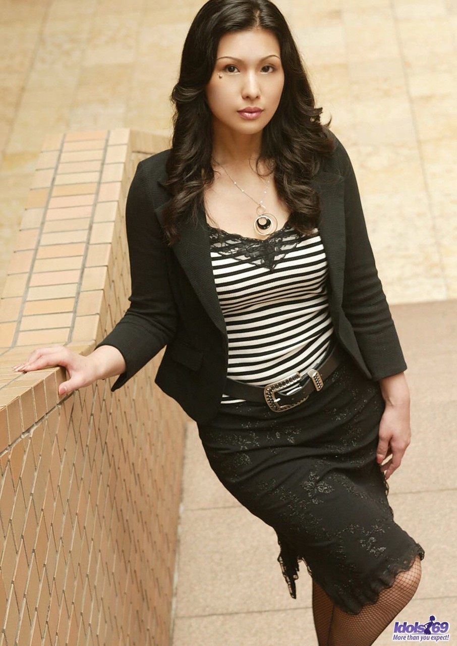 Japanese Teen Chinami Reveals Her Nice Tits In Lace Underwear