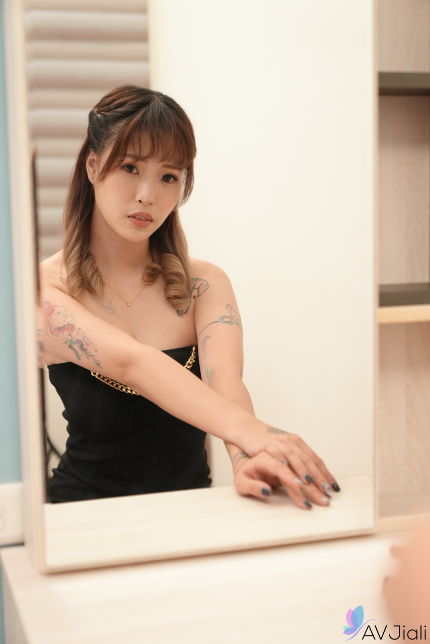 Asiatisches Mädchen Mit Kleinen Brüsten Gibt Einen Bj Und Reitet Oben