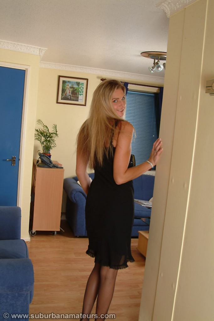 Amateur Babe Ashley Long In Lingerie Toys Her Ass And Reveals Butt