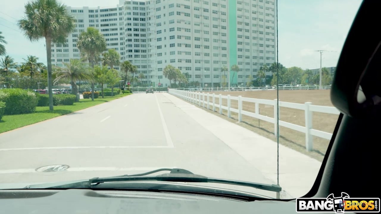 痩せた黒人少年が白人ティーン・ベラ・フォーブスを拾ってヤる