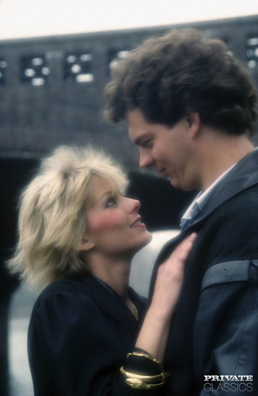 Блондинка Принимает Сперму Во Рту После Секса С Любовником