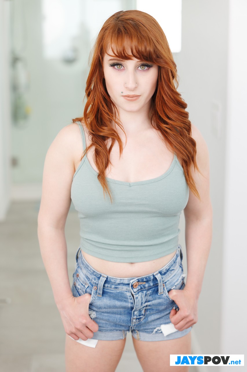 Alice Marie, Belle Rousse, Dévoile Ses Courbes Avant De Sucer Et Baiser