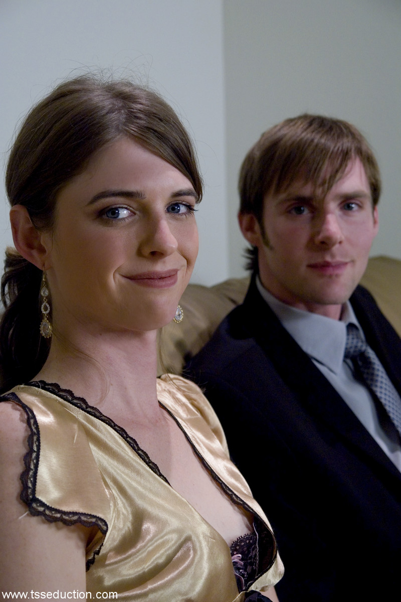 TS Seduction With Johnny Rocket And Mandy Mitchell XXX Pics