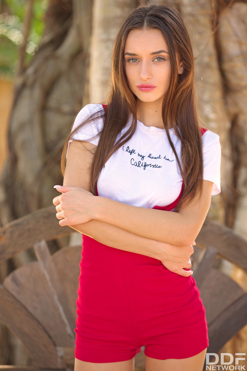 Gloria Sol Performs Hot Images By Day