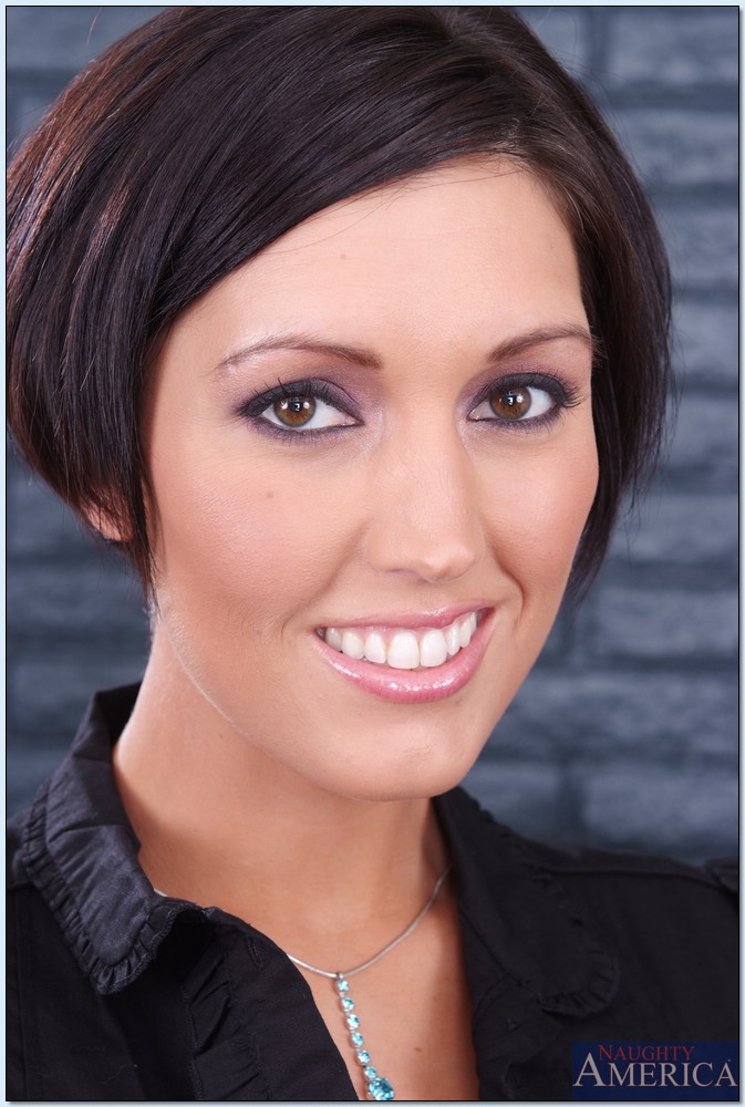 Val Malone、ストッキングを穿いた巨乳教師、巨大なチンポをリバースカウガールで騎乗