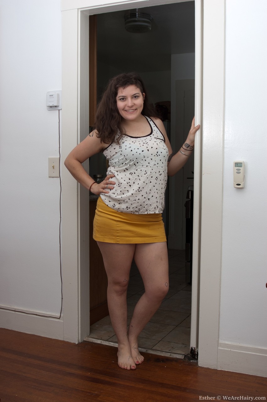 Puta Amadora Esther Exibindo Seios Suculentos E Buceta Fofa