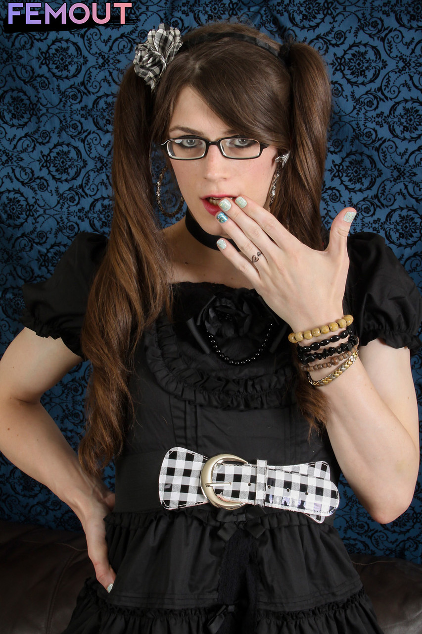 Shana Knox In Sexy Femout XXX Gallery