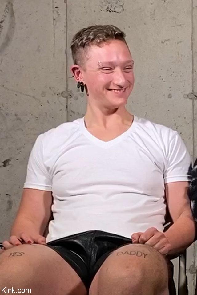 与Blunt女王的火辣咬戏，Riley Ocean、Robin O Hara激情XXX演出