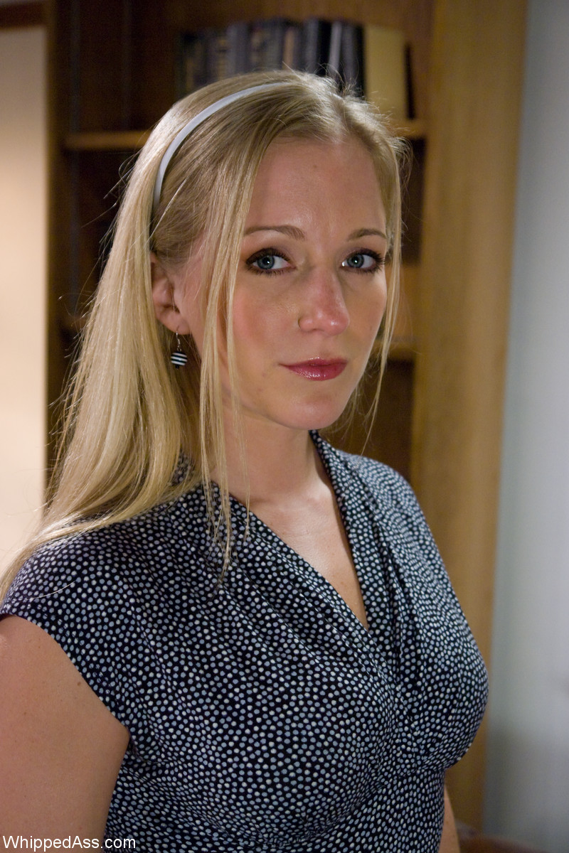 Доминирующая Мадемуазель Мадлин Марло Связывает И Играет С Блондинкой Диа Зервой