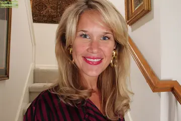 Katherine Jackson – Slim Mature Blonde Spreads Her Hairy Pussy