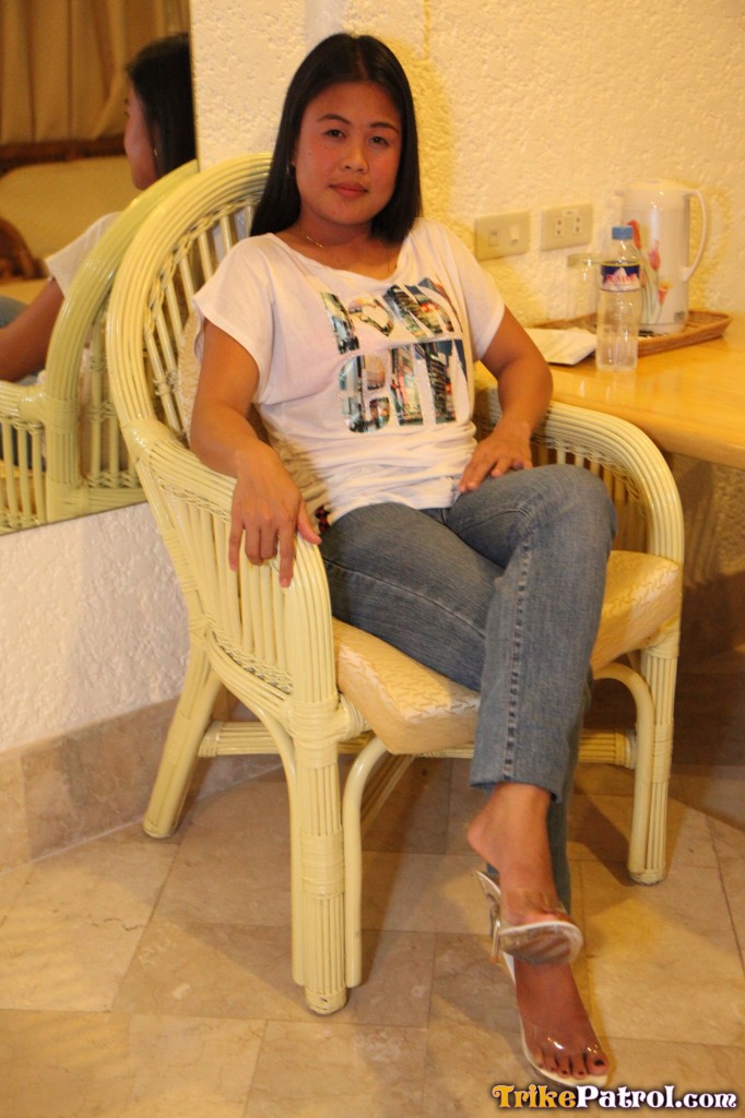 Cute Brunette Asian Anne Undressing And Showing Her Pussy