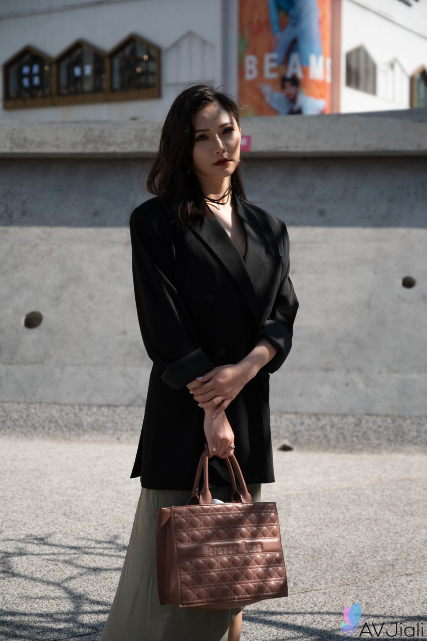 亚洲女士美绪享受热辣性爱