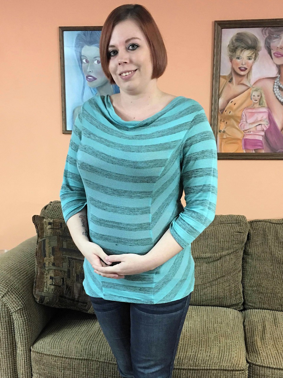 मोटी शौकिया टिफ़नी ब्लेक नग्न हो जाती है और पीओवी ब्लोジョब देती है