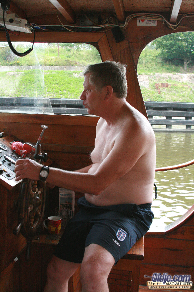 Teen With Saggy Tits Mia Leone Blows Old Captain On Boat