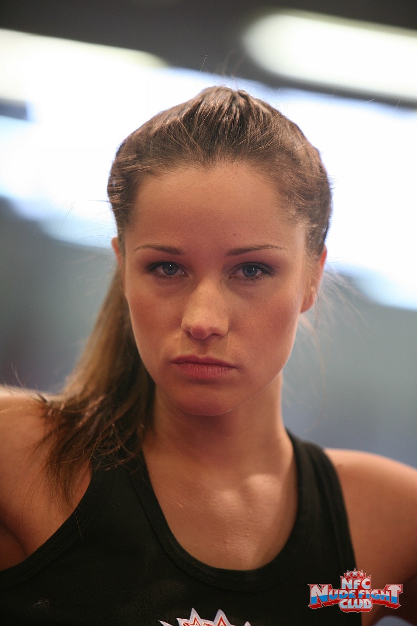 Alexa Und Ashley Ziehen Sich Aus Für Ringleckspaß