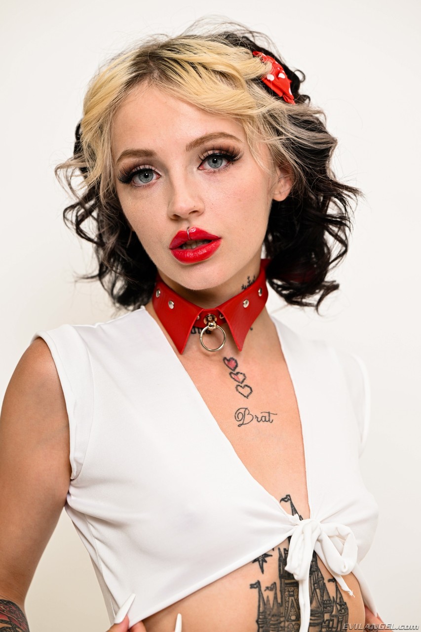 ब्रायन गोज़लिंग और केट ब्लूम की इविल एंजेल से नग्न पोर्न तस्वीरें