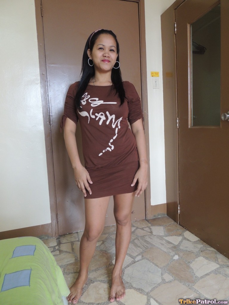 Filipina Linda Joy Se Desnuda Y Chupa Antes De Montar Una Polla Bien Dura En Pov