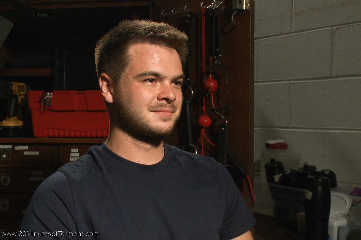 James Riker 在30分钟的折磨中 色情图片