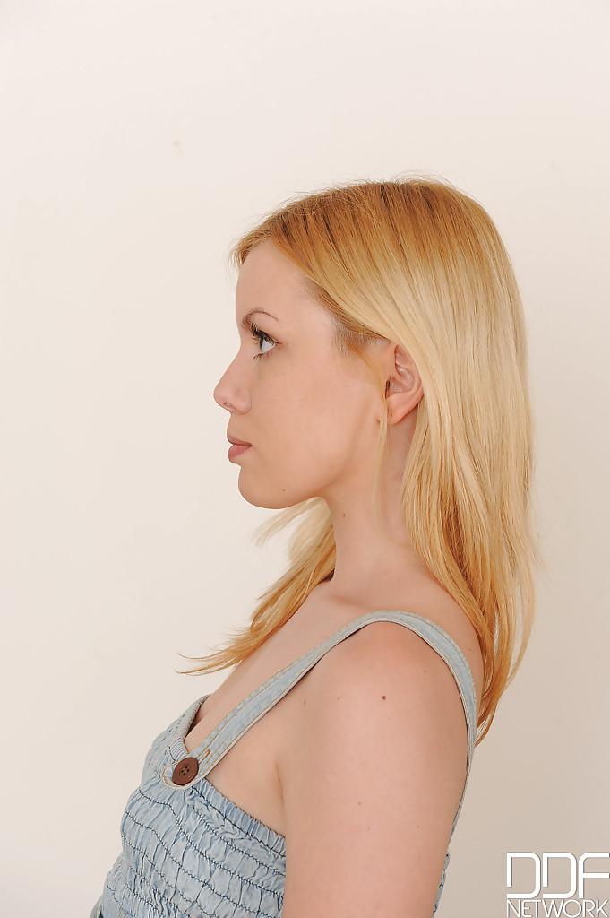 काला फेरार्ड एक चालाक प्रकृति वाली जबरदस्त शौकिया किशोरी है