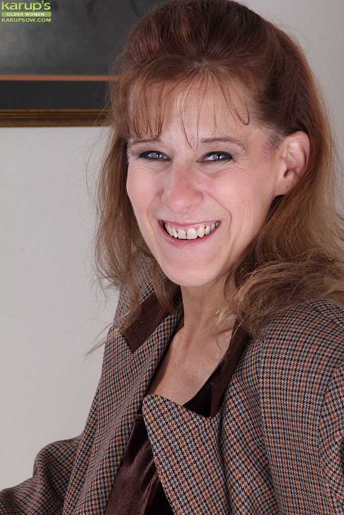 Mature Woman Alley Strips Business Suit For Nude Photoshoot