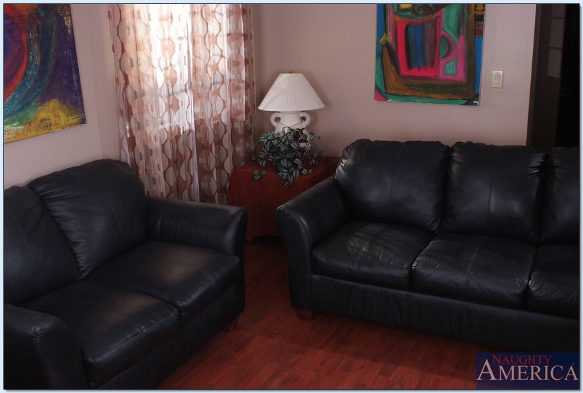 若いドスケベのジェシカ・リンは隣人を誘惑して彼女の熱いマンコを犯す