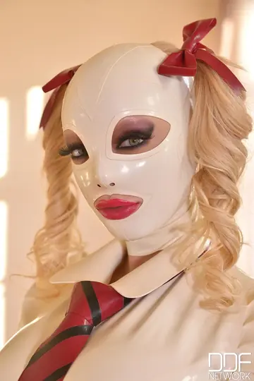 Latex Lucy – Blonde British MILF in Latex Costume Masturbates in Bondage