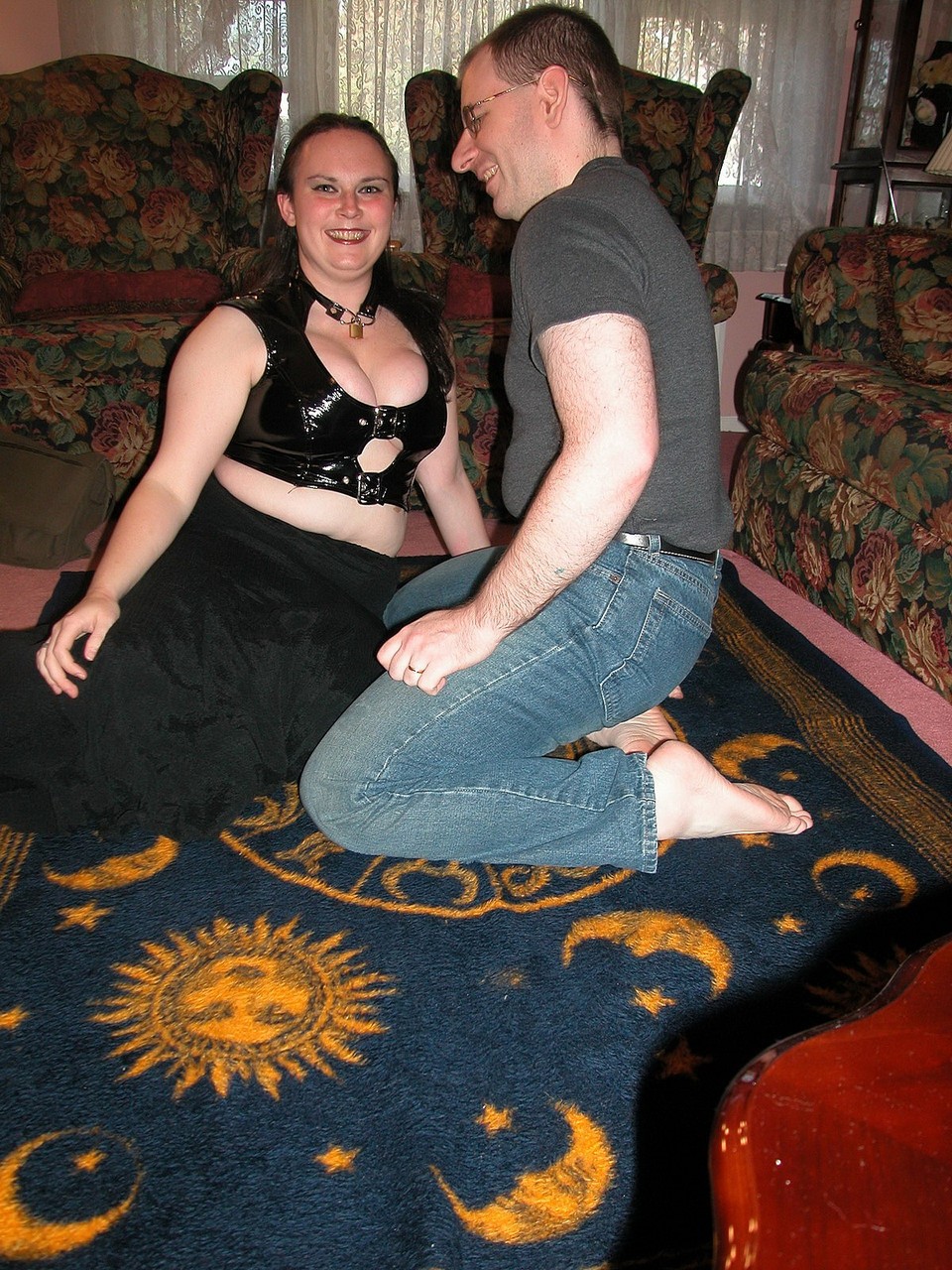 肥胖的业余荡妇玛黛琳让人舔她的肥逼并被操