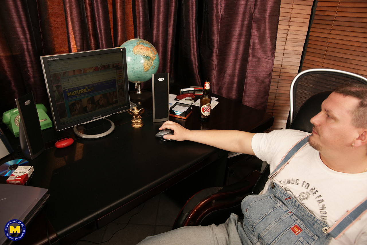 Slender Mature Viana Gets Her Twat Eaten And Fucked Deeply In Stockings