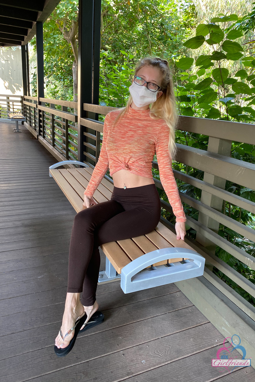 Sexy Novia Riley Star Muestra Sus Deliciosos Labios De Coño