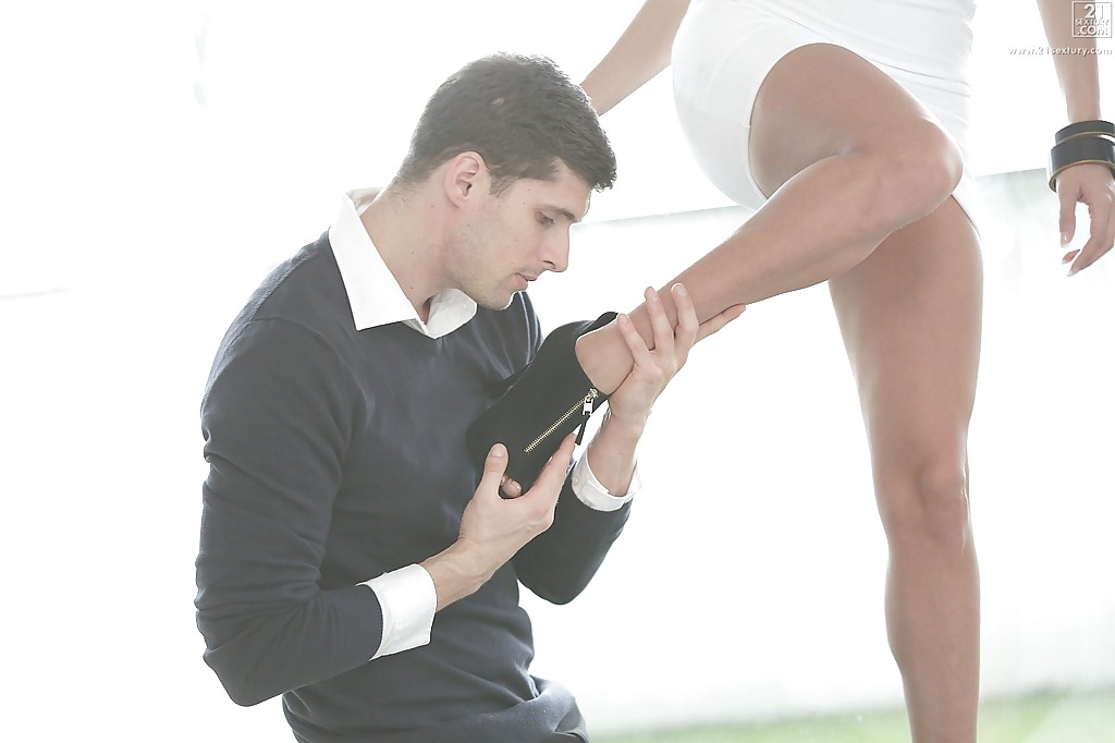 美丽的少女Anissa Kate的脚和脚趾被崇拜