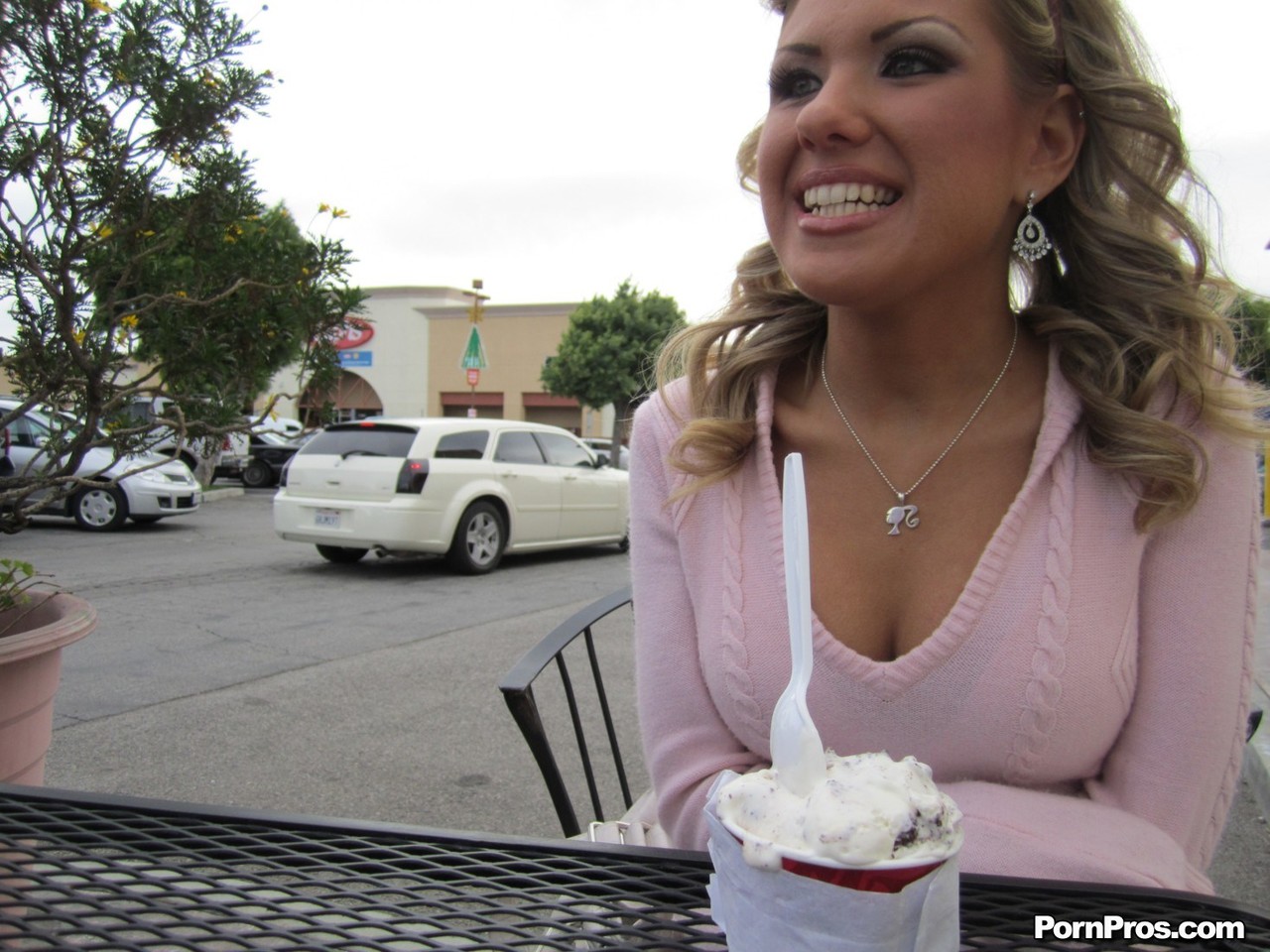 Amateur Girlfriend Aubrey Addams Deepthroats Stiff Boner And Gets Anal Screwing