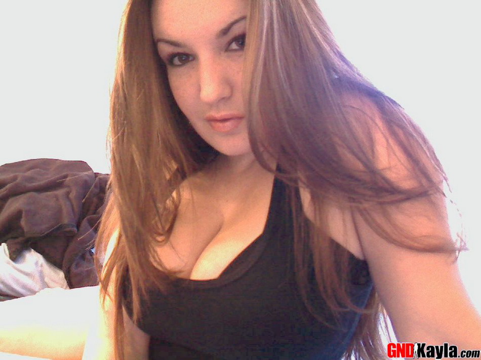 Solo Redhead Girl With Long Hair Uncovers Her Knockers Temptingly