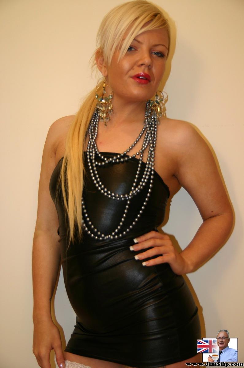 饥渴的吉姆·斯利普干穿丝袜和靴子的骚金发妹