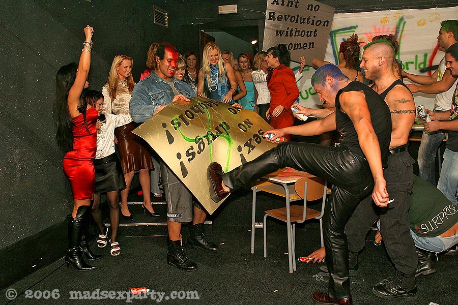 龐克搖滾群交派對與豐滿騷貨