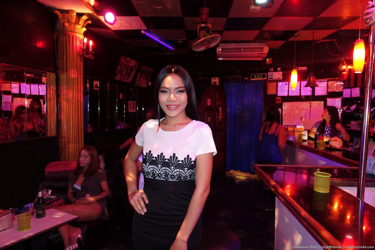 Amateur Asian Shemales Pose At Bangkok Ladyboy Club
