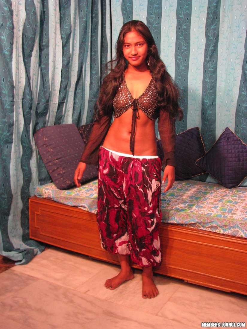 Indian Teen Unveils Firm Tits While Getting Totally Naked