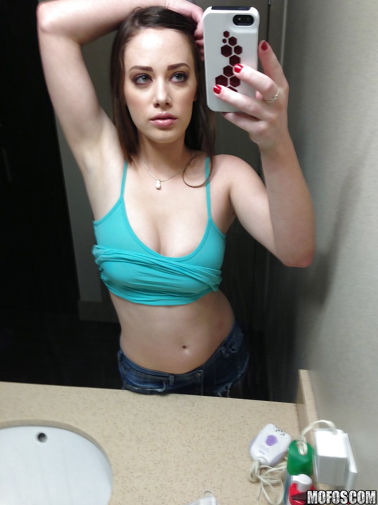 مبتدئة تتنزع ملابسها وتغ Mezzi جفجفها