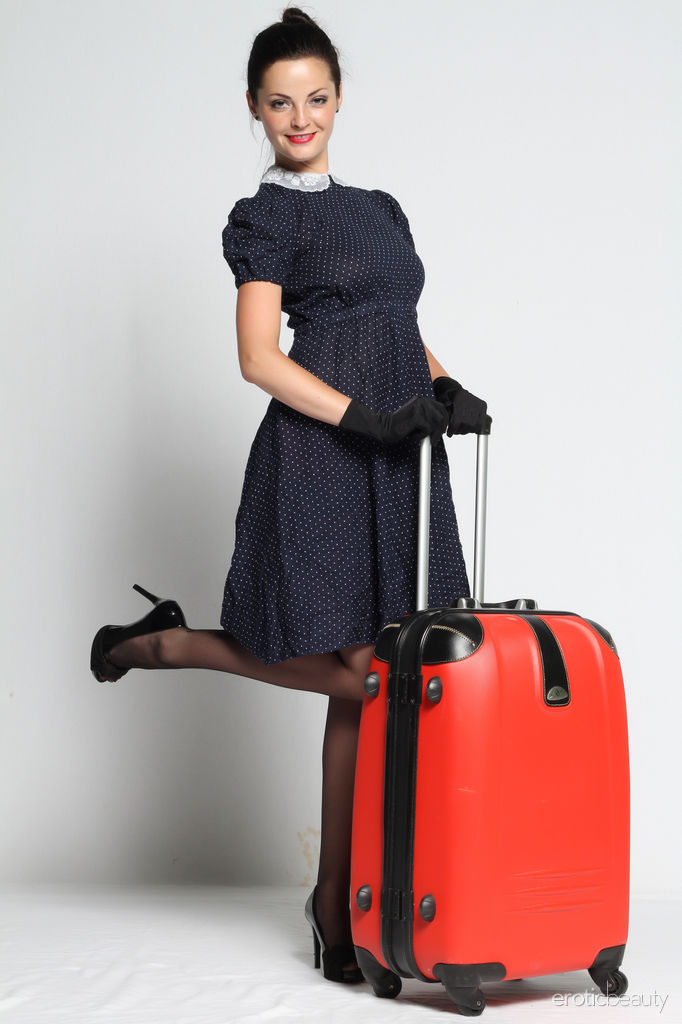 Great Nude Poses By Nice Teen Lu Lu In Black Gloves And Stockings