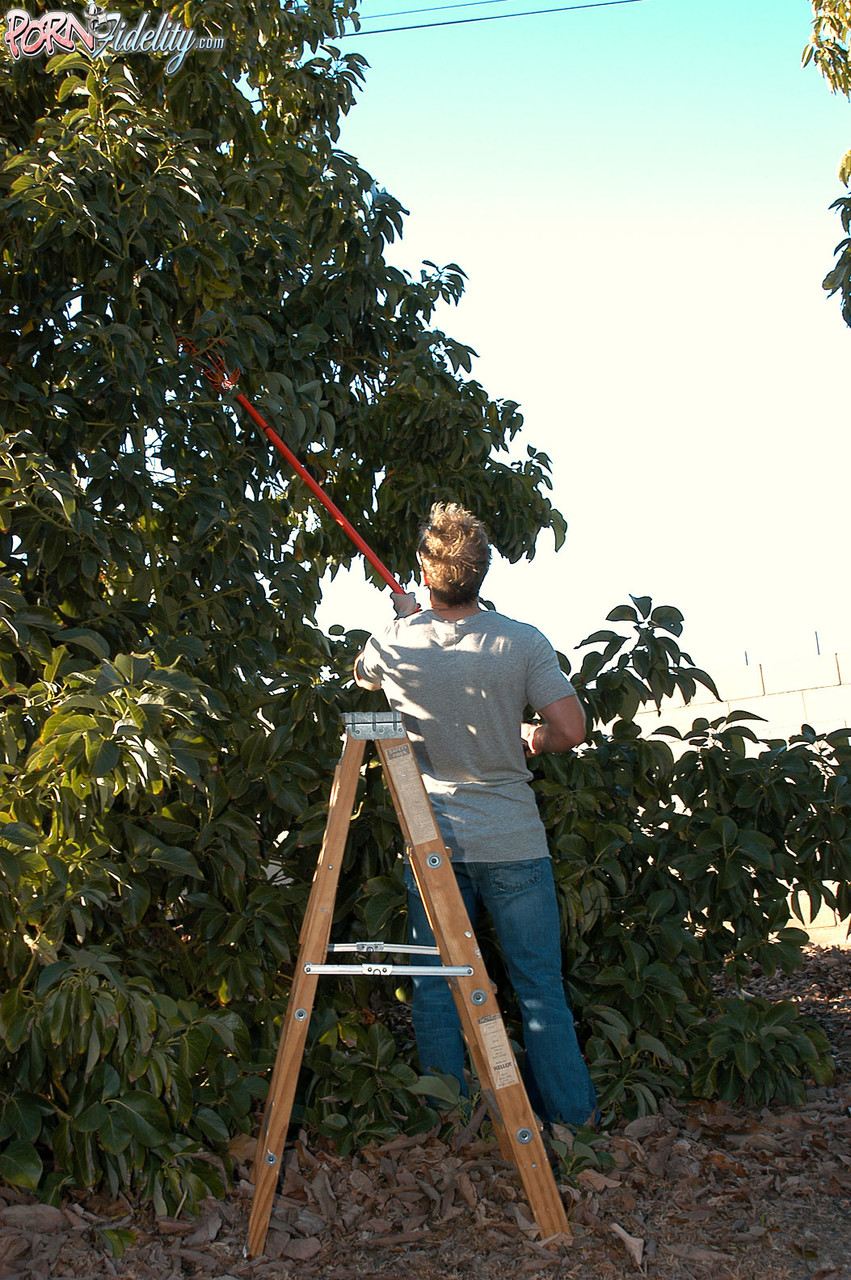 المنظرة الشقراء Milf Diamond Foxxx تتلقى creampie بعد الجنس العنيف