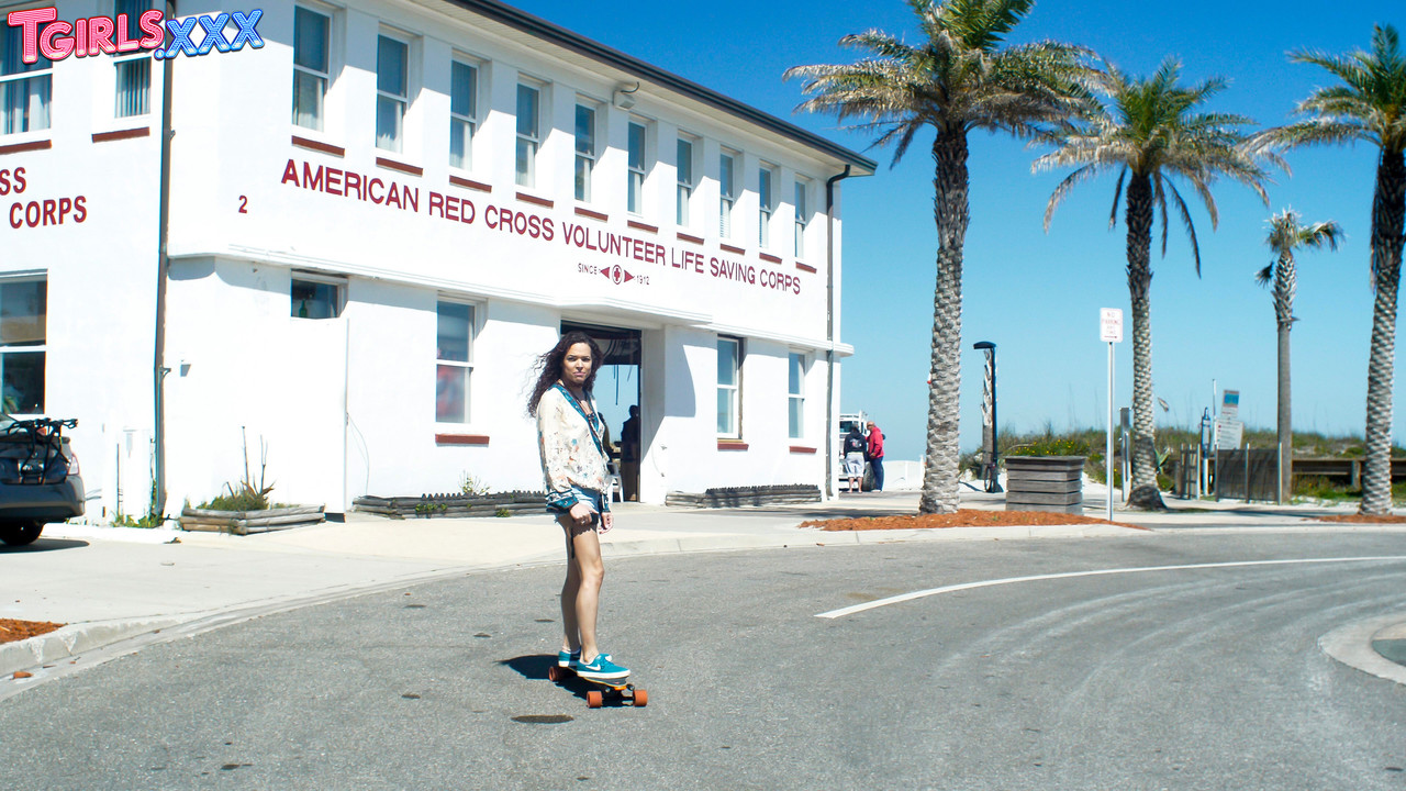 صور إكس إكس إكس لكريستينا سكاي وسيدني فارون، المتحولات جنسيًا