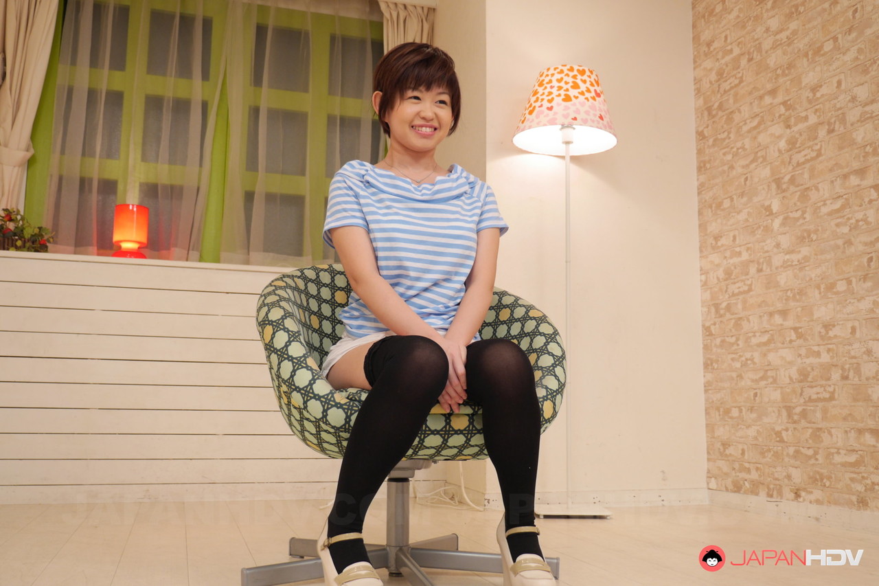 変態アジアの女の子KAHO MIYAZAKIが可愛いおっぱいを見せてオナニーする