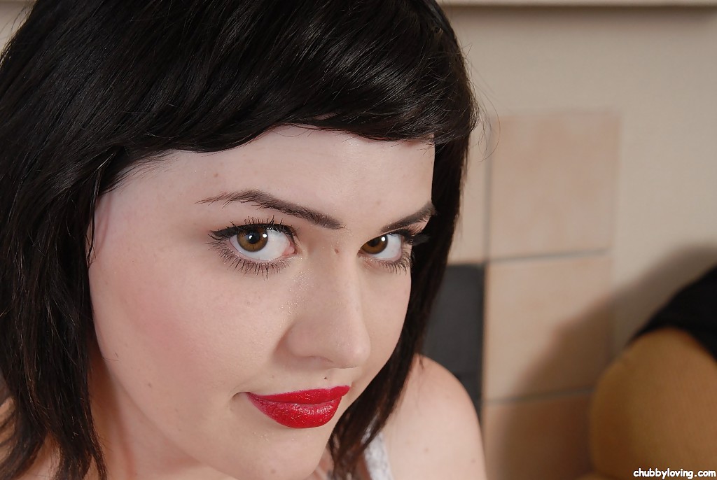 Big Tits Brunette Candi Reveals Her Fatty Big Tits And Teases Mature Ass