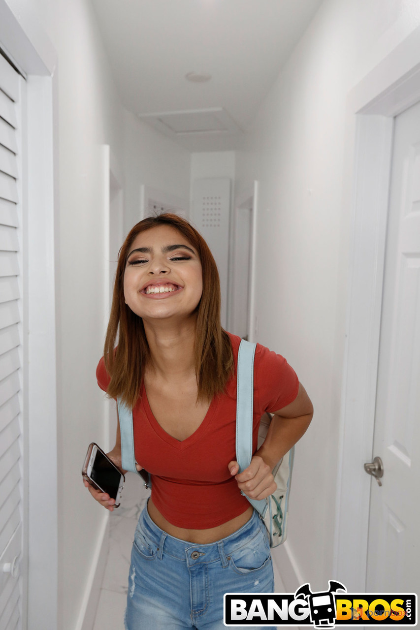 Sexy Teen Hazel Heart Zeigt Das Bezaubernde Arschloch Und Nimmt Den Großen Schwanz In POV