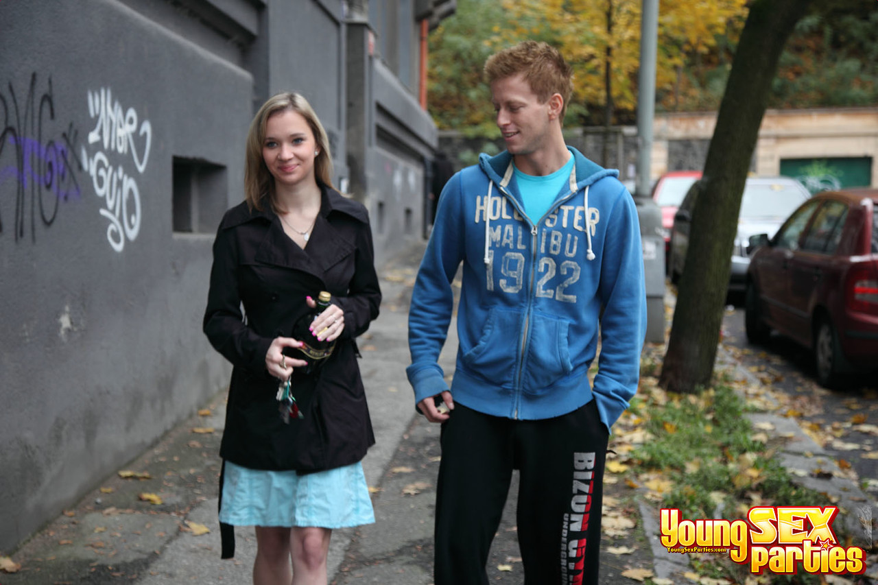 العاهرات الساخنات آنجيل بياف وليدكا يتمتعن بالجماع الرباعي