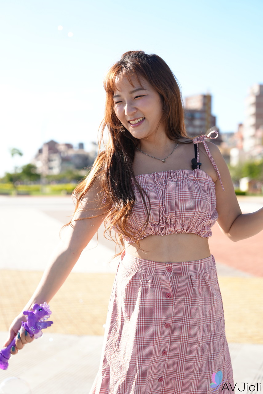 Chinesische Schönheit Jinbaona Hebt Die Beine Und Wird Tief Gefickt