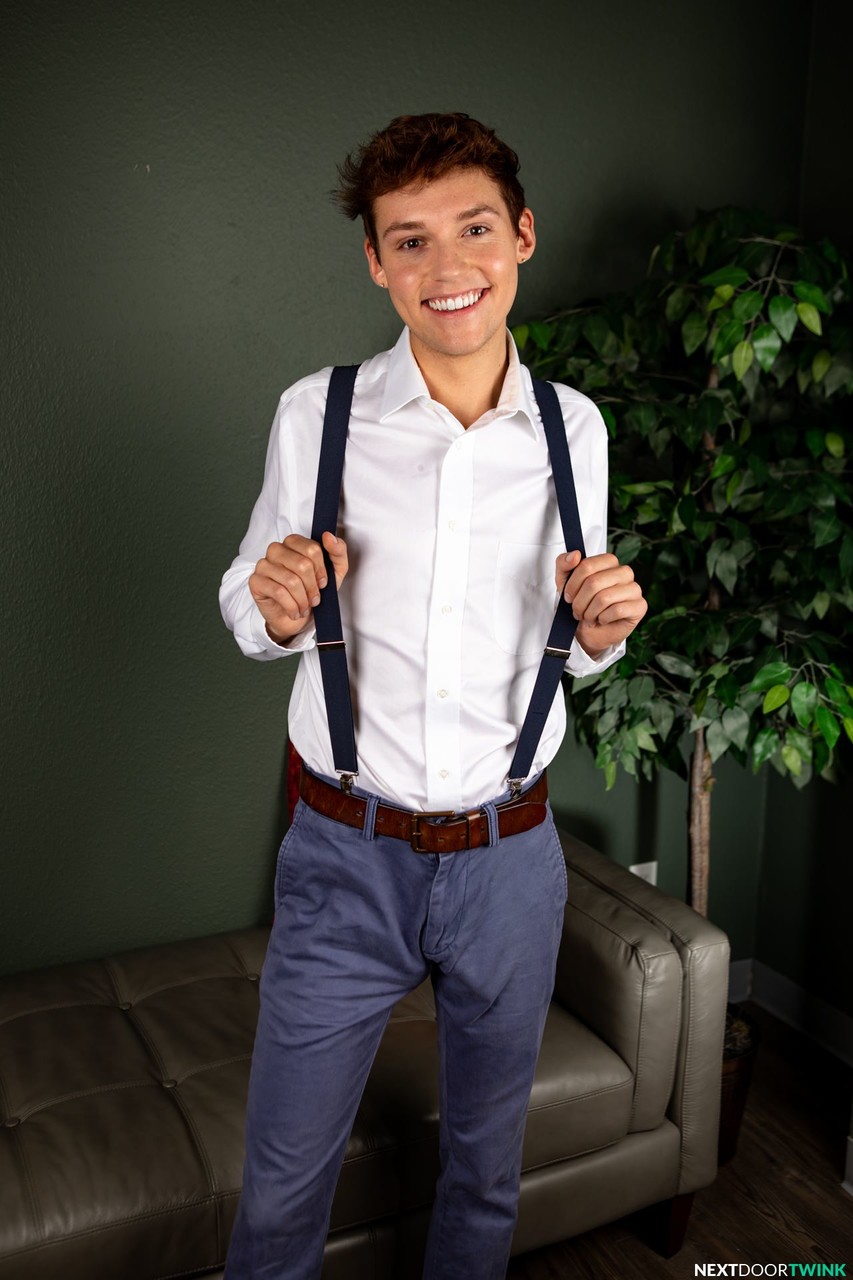 Patron Gay David Skylar Baise Le Beau-Fils Féminin Jack Bailey Au Bureau