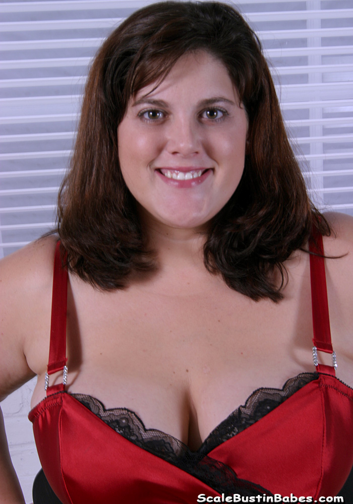 SSBBWエリン・マコーミックはPOVフェラ中に顔に精子を受ける