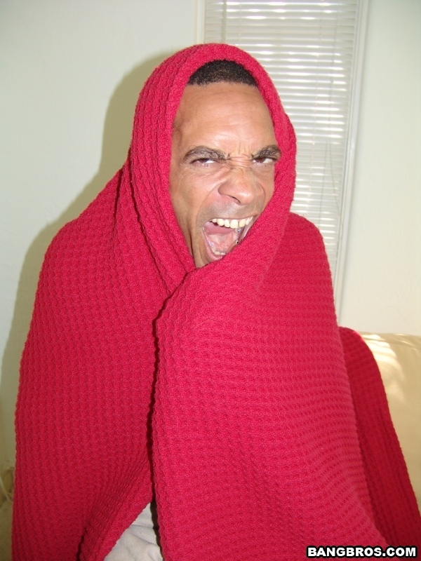 可爱的红发少女Amber展示她的私处并给予可爱的口交