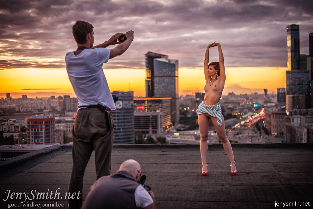 Magrela Ruiva Sem Cueca Jeny Smith Mostra Buceta E Bunda Em Público