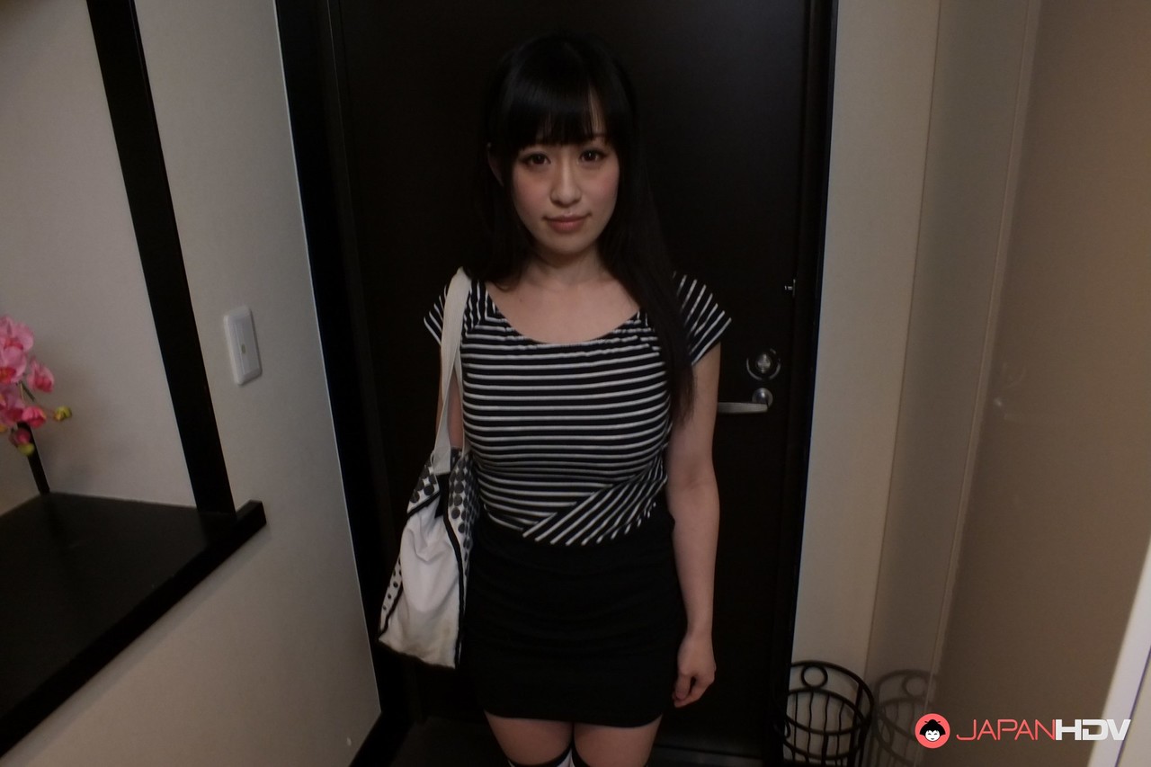 Adorable Criada Japonesa Yui Kyouno Toma Un Descanso Para Masturbarse
